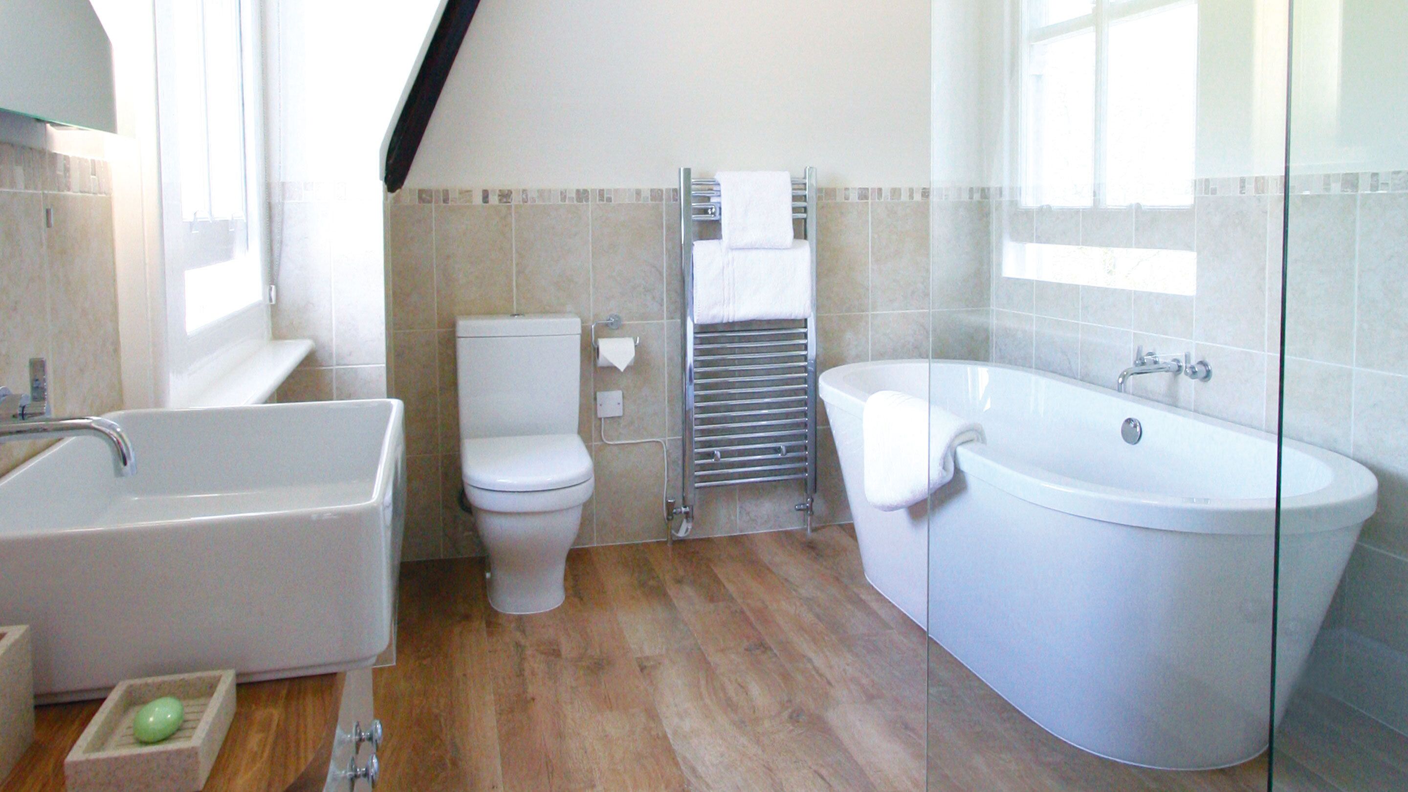 deluxe double or twin room | bathroom | free toiletries, hair dryer, bathrobes, towels