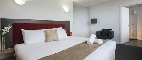 Executive Room | 1 bedroom, iron/ironing board, free WiFi, bed sheets