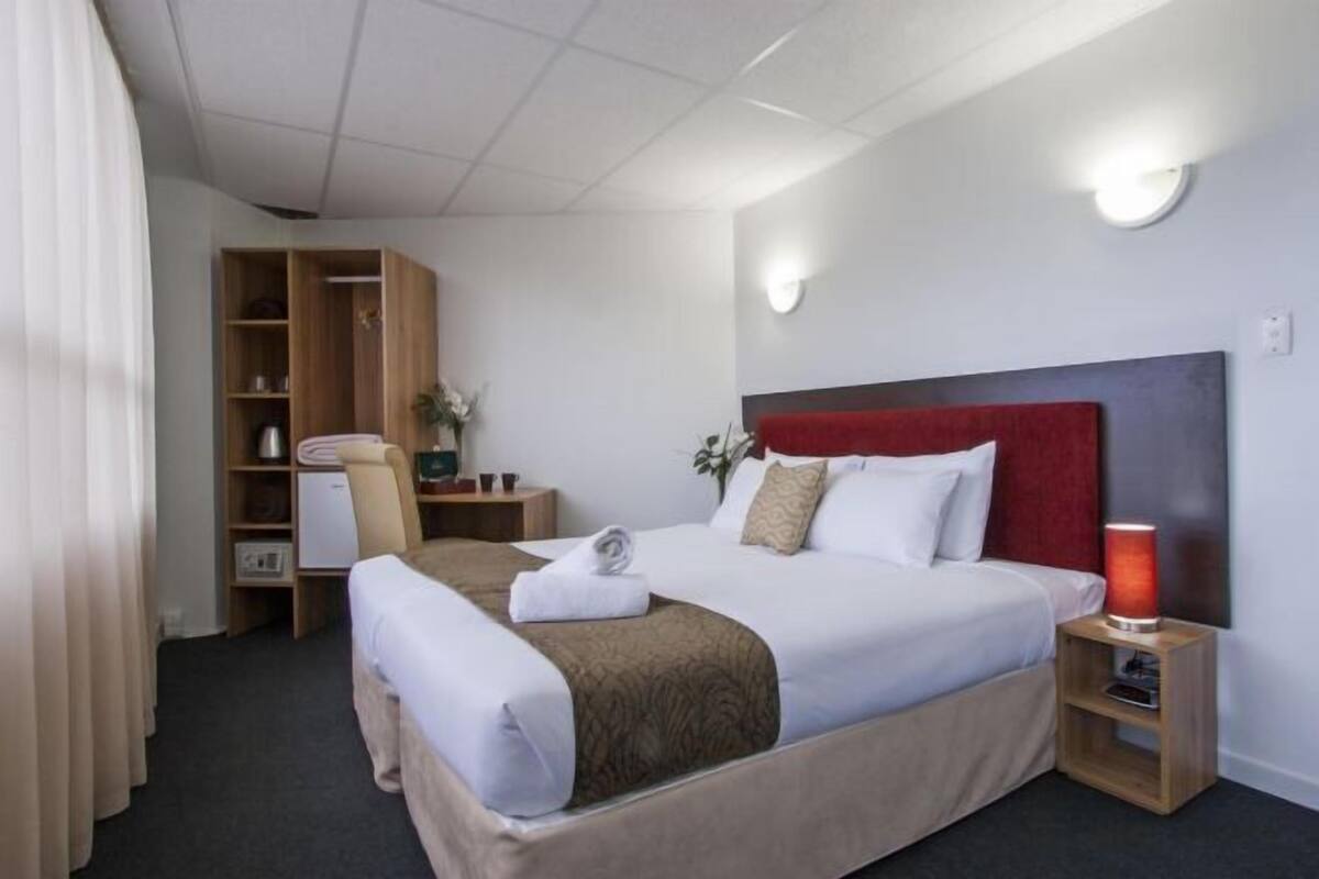 1 bedroom, iron/ironing board (on request), WiFi (free), bed sheets