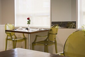 Daily continental breakfast (NZD 20 per person)