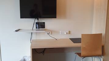 Executive tweepersoonskamer, balkon, op Executive-verdieping | Individueel gedecoreerd, individueel gemeubileerd, een bureau