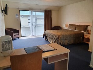 Dobbeltrom – superior, ikke-røyk, badekar | Individuelt dekorert, individuelt innredet og skrivebord