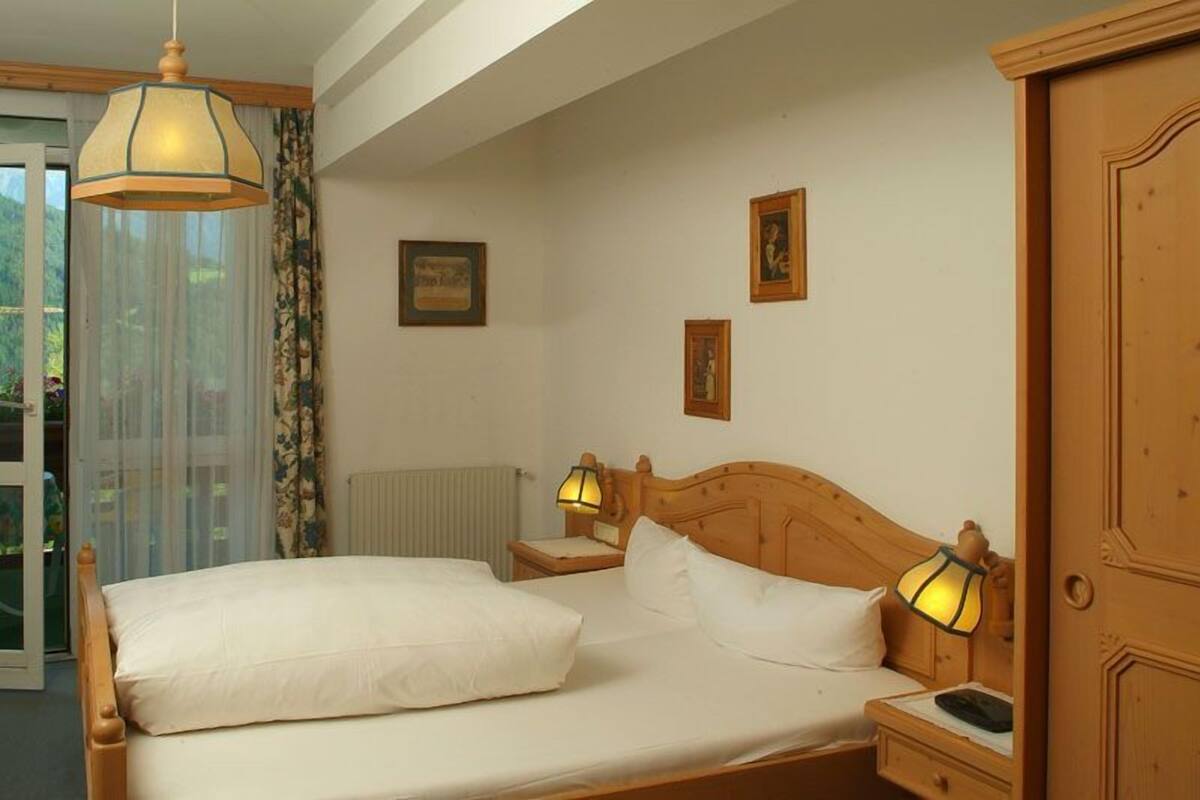 Chambre Simple Confort | Minibar, coffres-forts dans les chambres, bureau