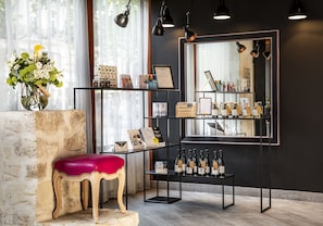 Coin salon dans le hall