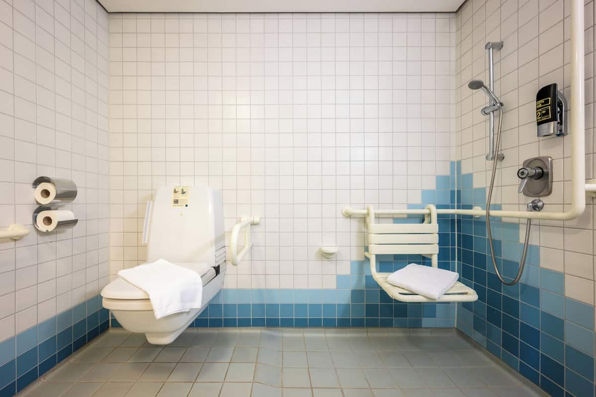 shower, towels, soap, shampoo