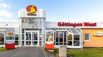 Päivittäinen mannermainen aamiainen (7.99 EUR per henkilö)