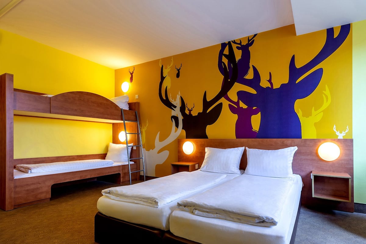 Standard Quadruple Room | Desk, soundproofing, free WiFi, bed sheets