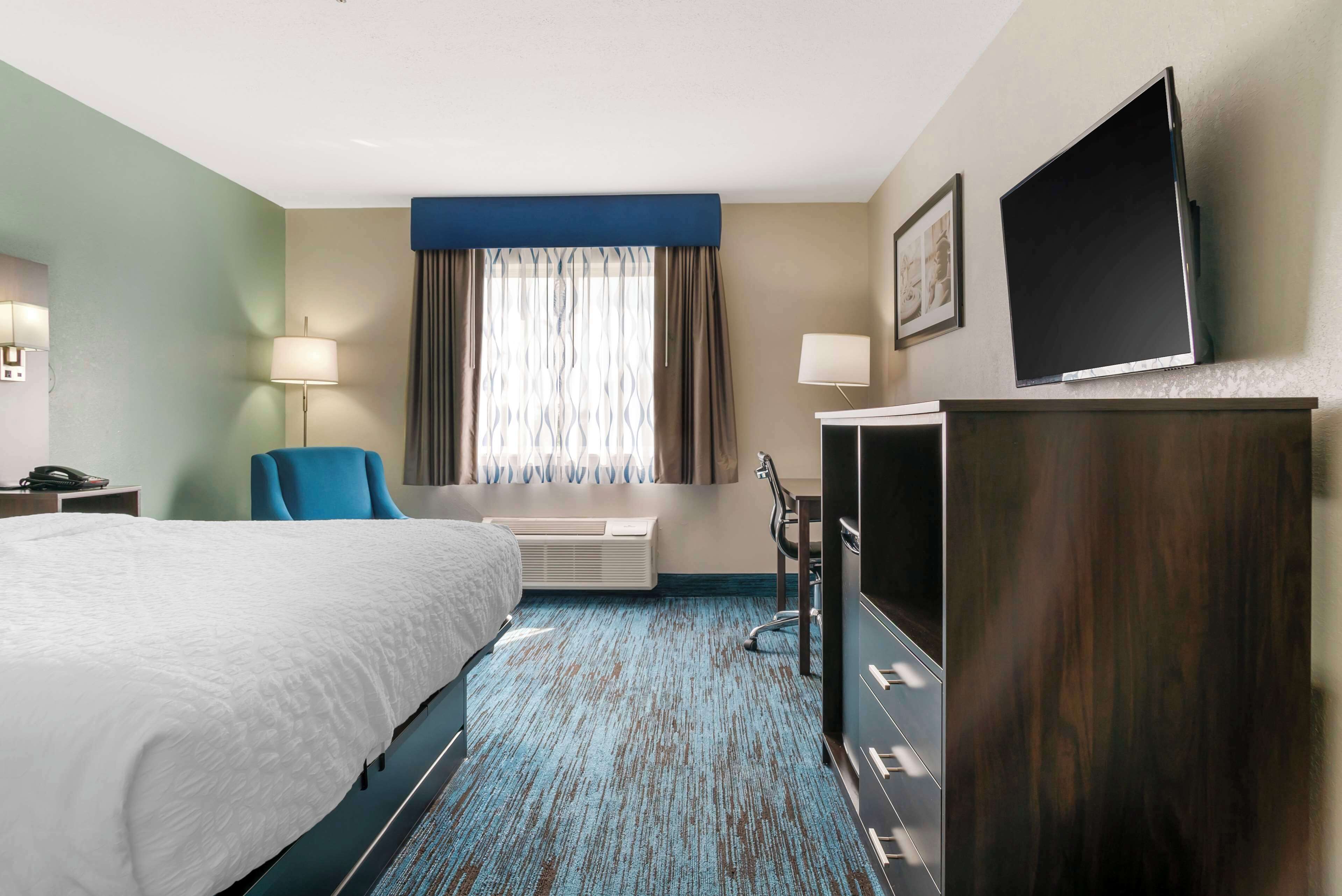 standard room, 1 king bed, non smoking, refrigerator | 1 bedroom, individually furnished, desk, blackout curtains