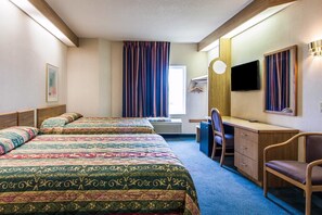 Desk, iron/ironing board, free WiFi, bed sheets - Rodeway Inn Salem Northgate (Salem)