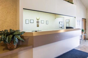 Lobby - Rodeway Inn Salem Northgate (Salem)