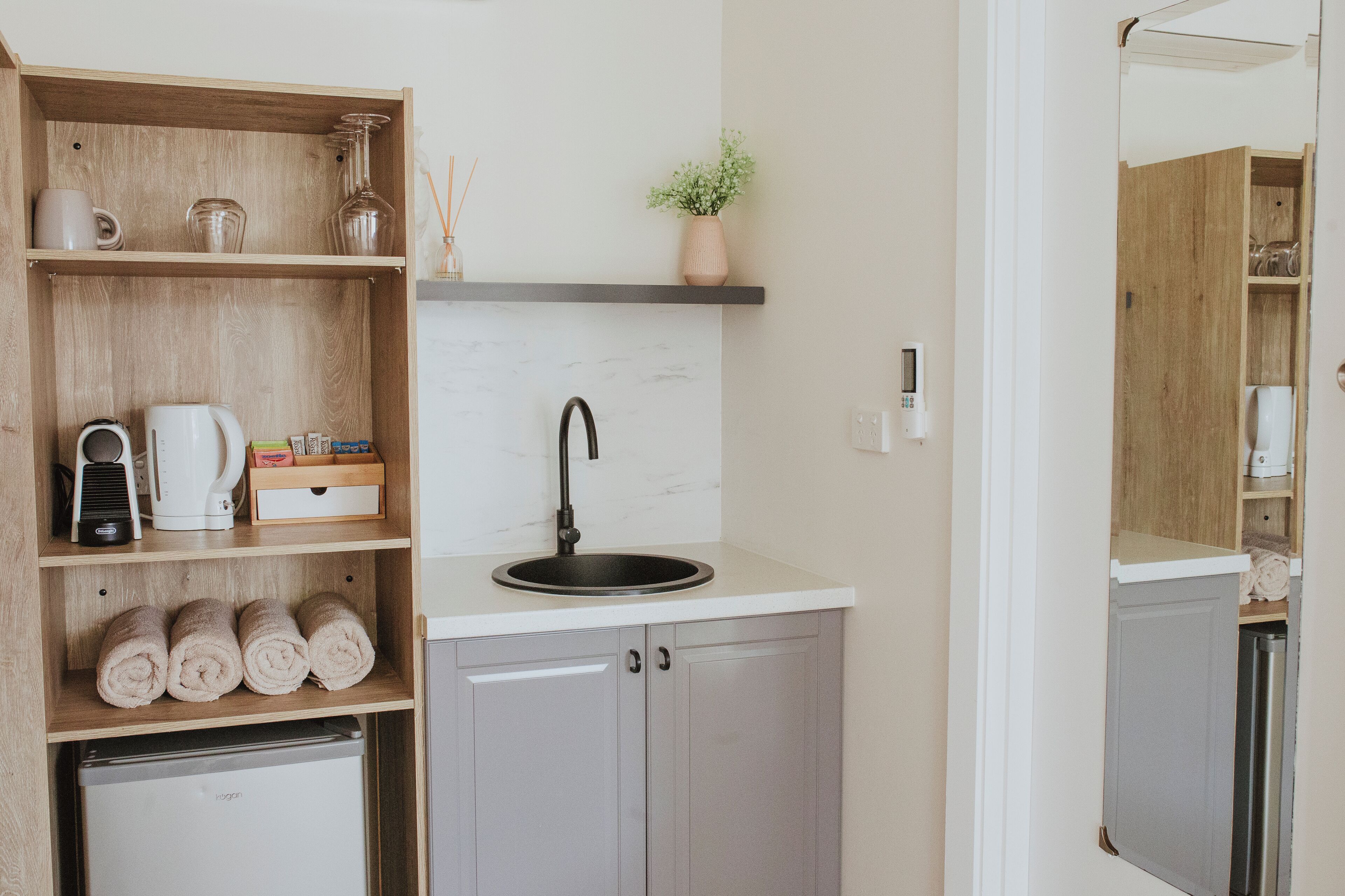 標準雙人或雙床房, 非吸煙房 (Gardenview Motel Unit) | 私人廚房 | 微波爐、咖啡機/沖茶器、電熱水壺