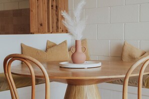 Standard Suite, 2 Bedrooms, Non Smoking, Kitchenette | Living area - Kangaroo Island Seaview Motel (Kingscote)