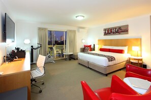 1 bedroom, in-room safe, desk, iron/ironing board - Best Western Gregory Terrace Brisbane (Spring Hill)