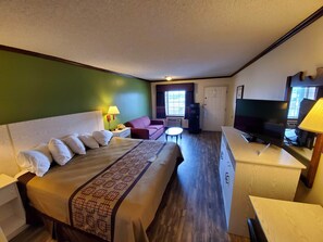 Business Room, 1 King Bed, Non Smoking | Desk, iron/ironing board, rollaway beds, free WiFi - Days Inn by Wyndham Monett (Monett)