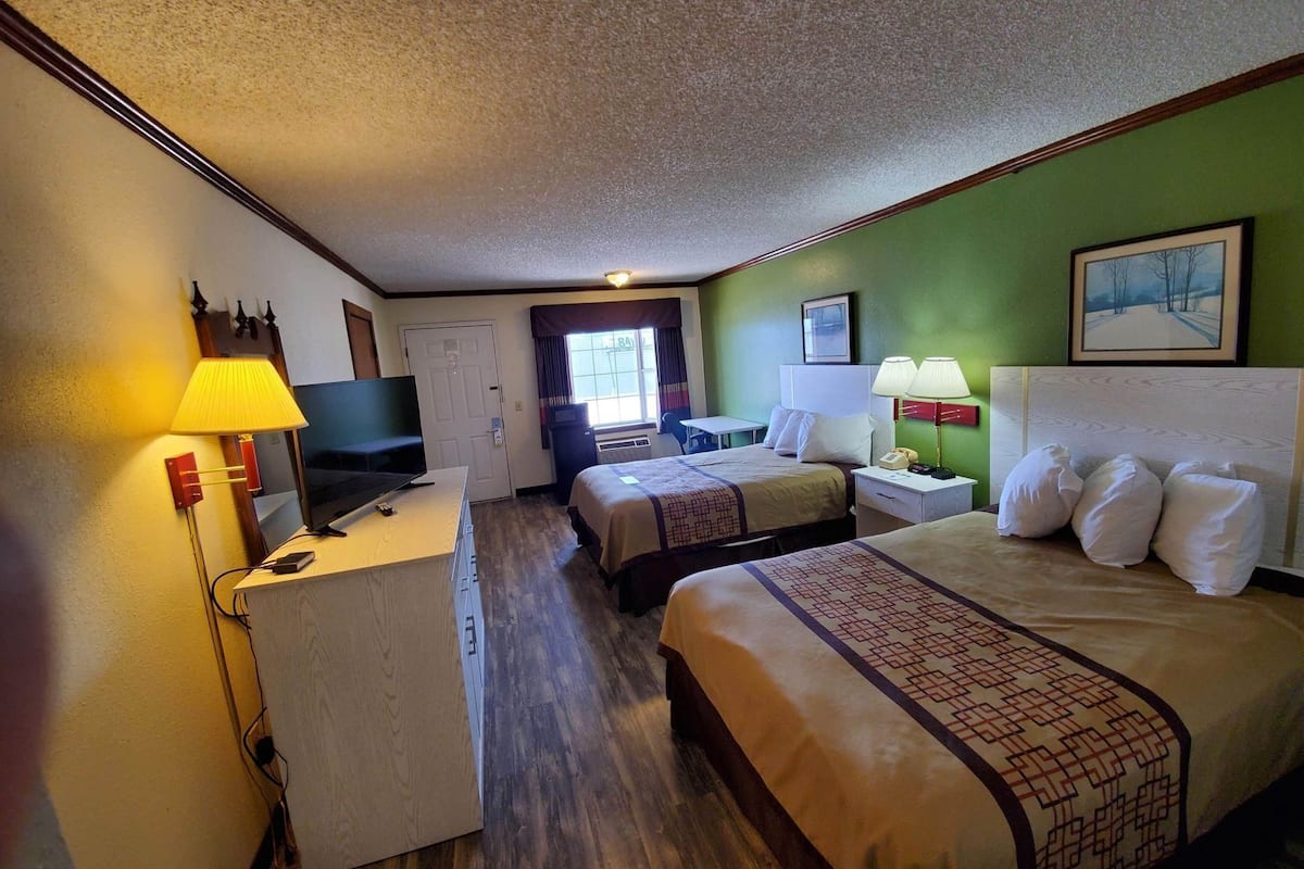 Schreibtisch, Bügeleisen/Bügelbrett, Zustellbetten, kostenloses WLAN