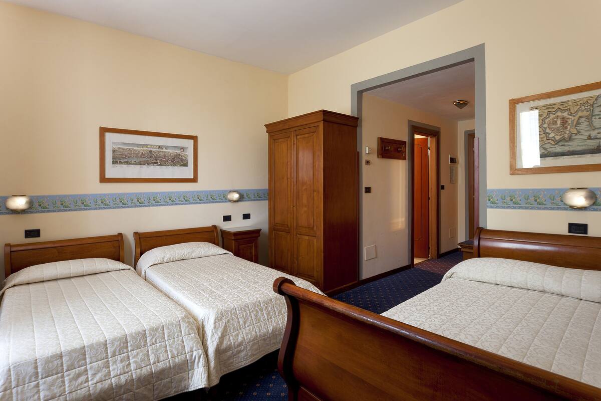 Premium bedding, in-room safe, desk, blackout curtains