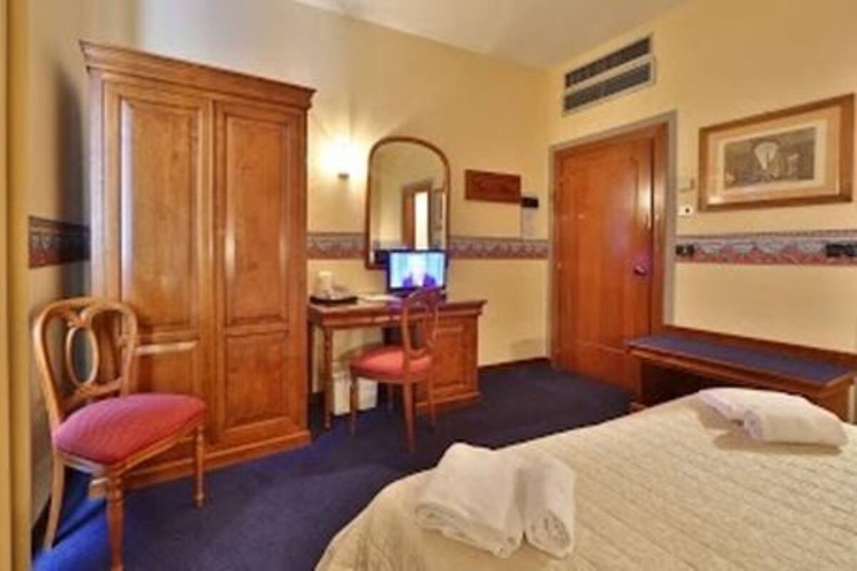Premium bedding, in-room safe, desk, blackout curtains