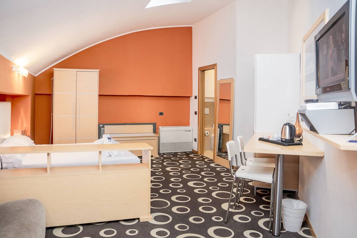 Premium bedding, in-room safe, desk, blackout curtains
