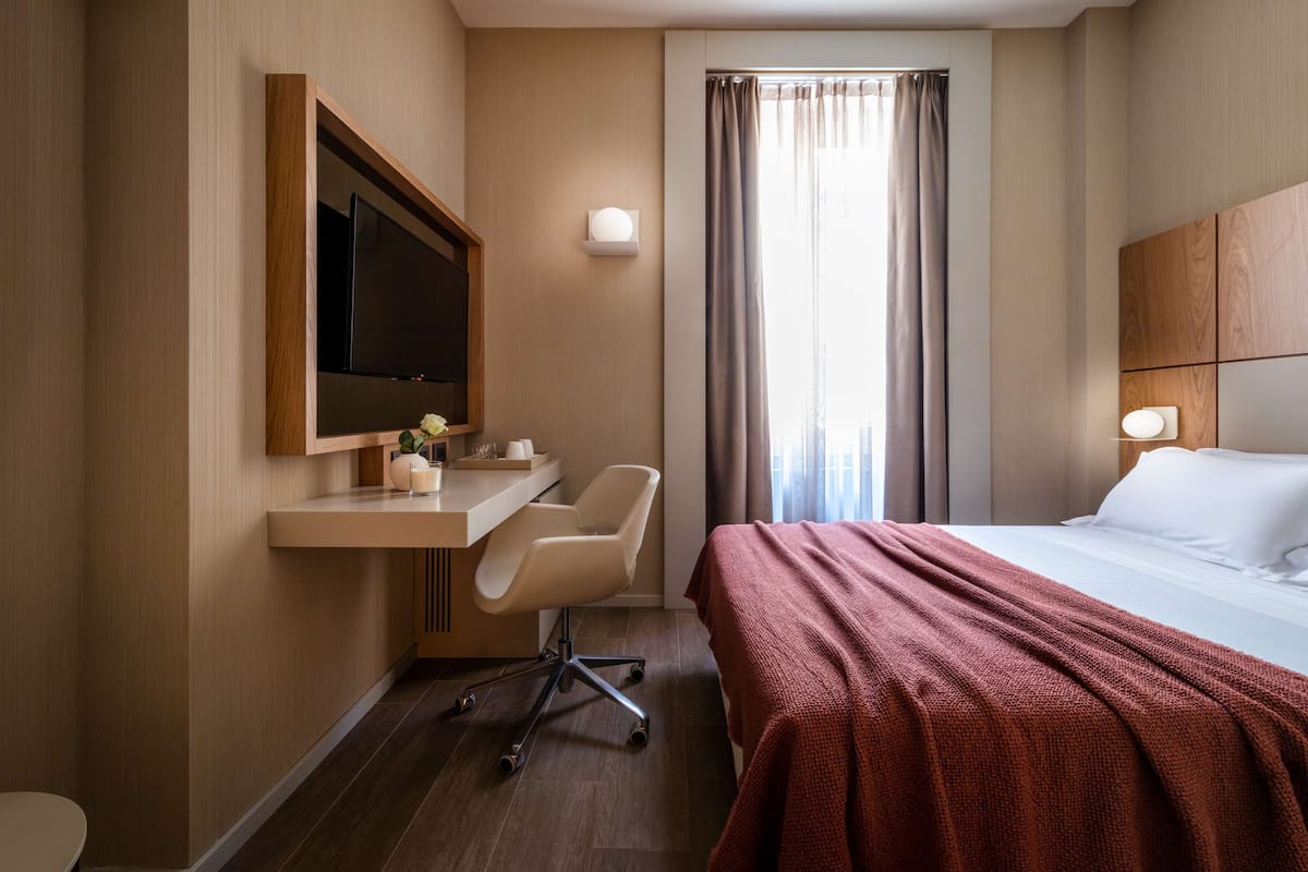 Superior Double Room | 1 bedroom, premium bedding, down comforters, minibar