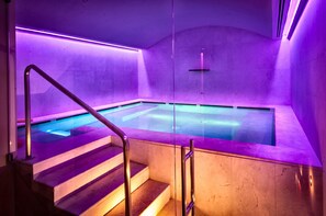 Indoor spa tub