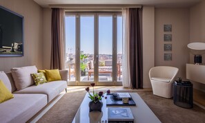 Suite Colombo SPA Access | เครื่องนอนระดับพรีเมียม, ผ้านวมขนเป็ด, มินิบาร์, ตู้นิรภัยในห้องพัก