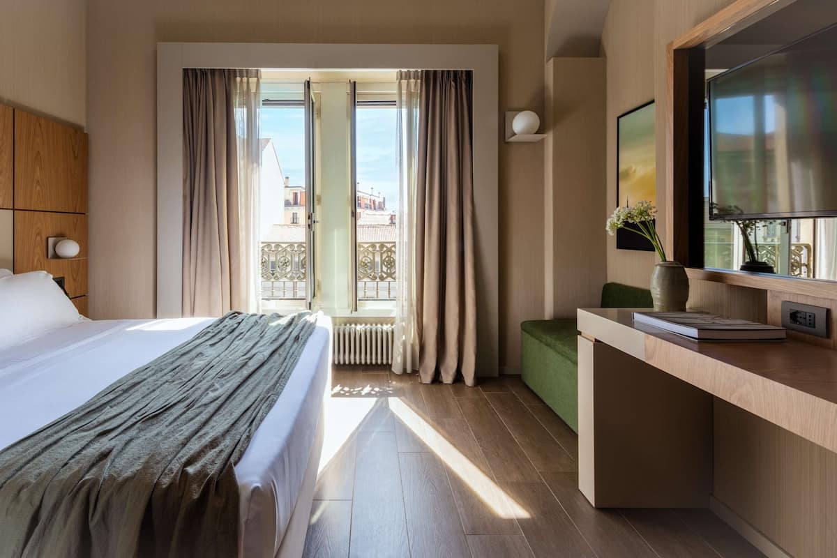 Deluxe Double Room | 1 bedroom, premium bedding, down comforters, minibar