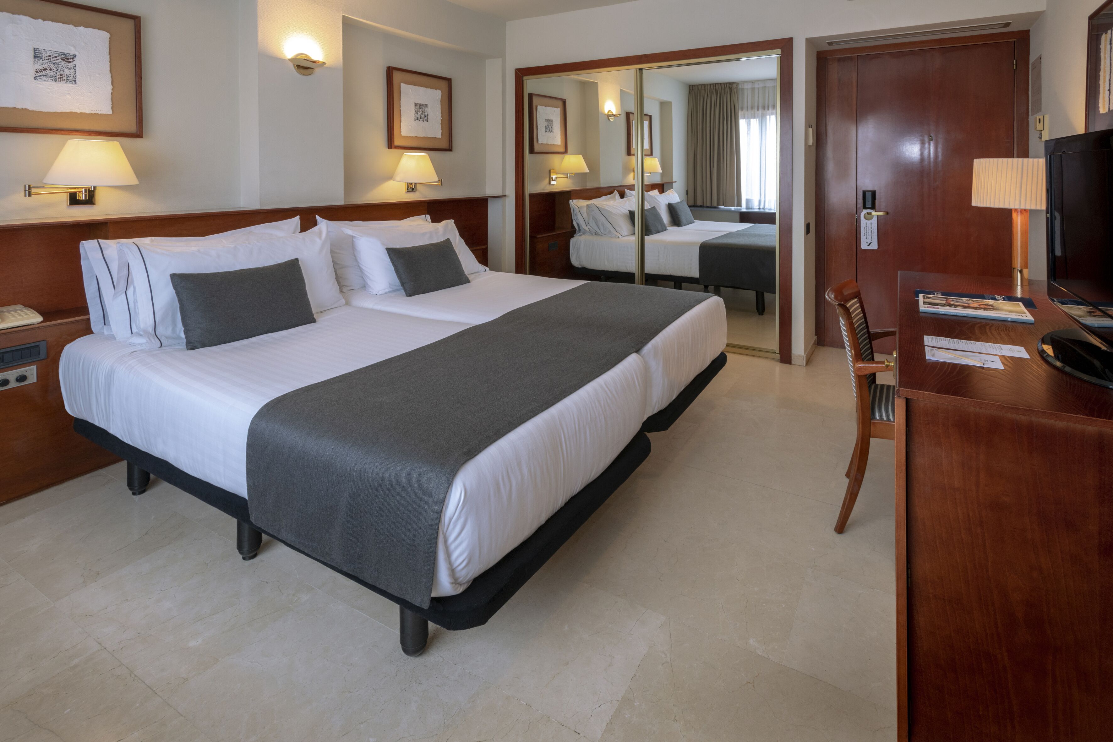 1 bedroom, premium bedding, down duvets, minibar