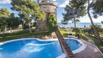 Seasonal outdoor pool, sun loungers