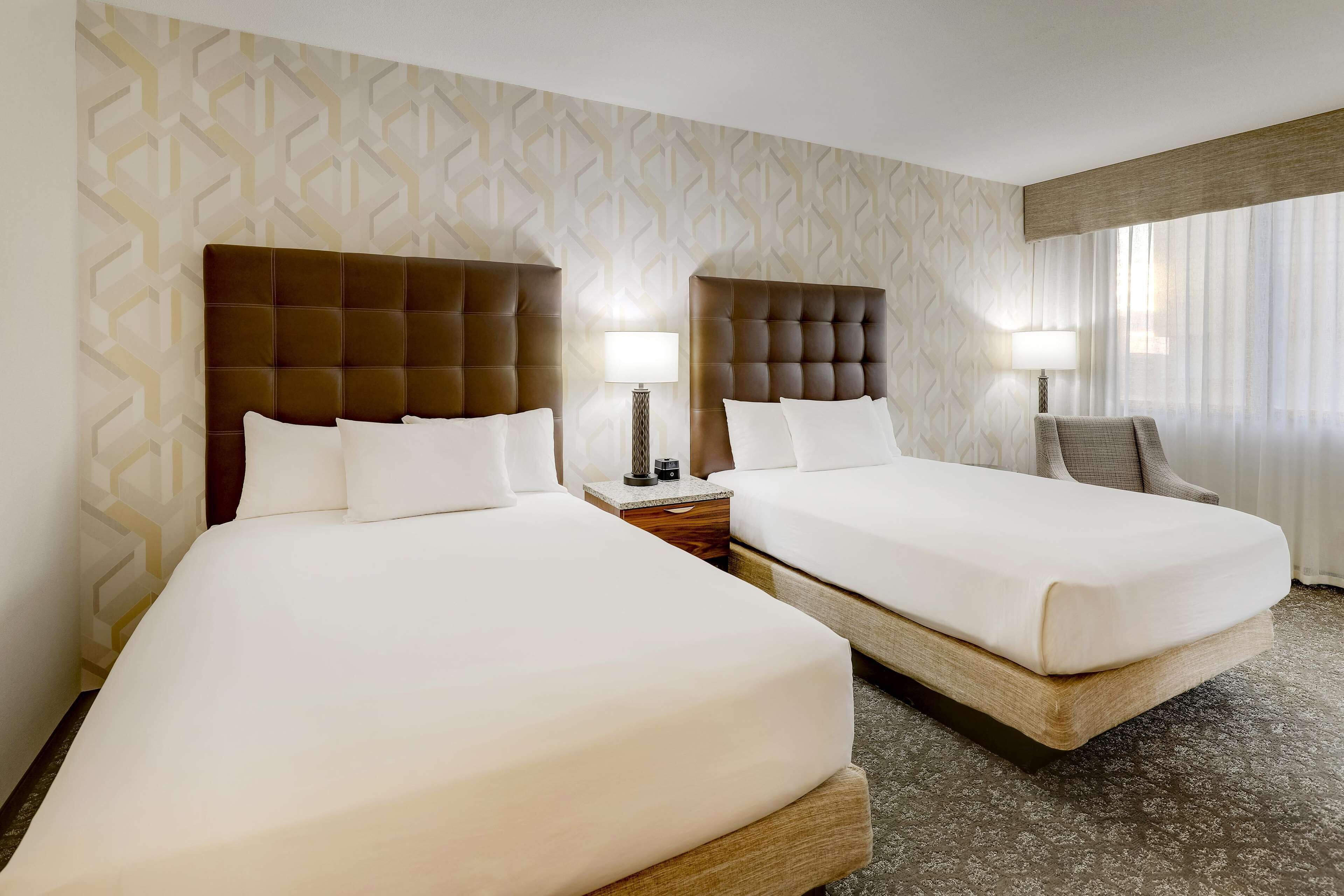 1 bedroom, pillow-top beds, desk, laptop workspace