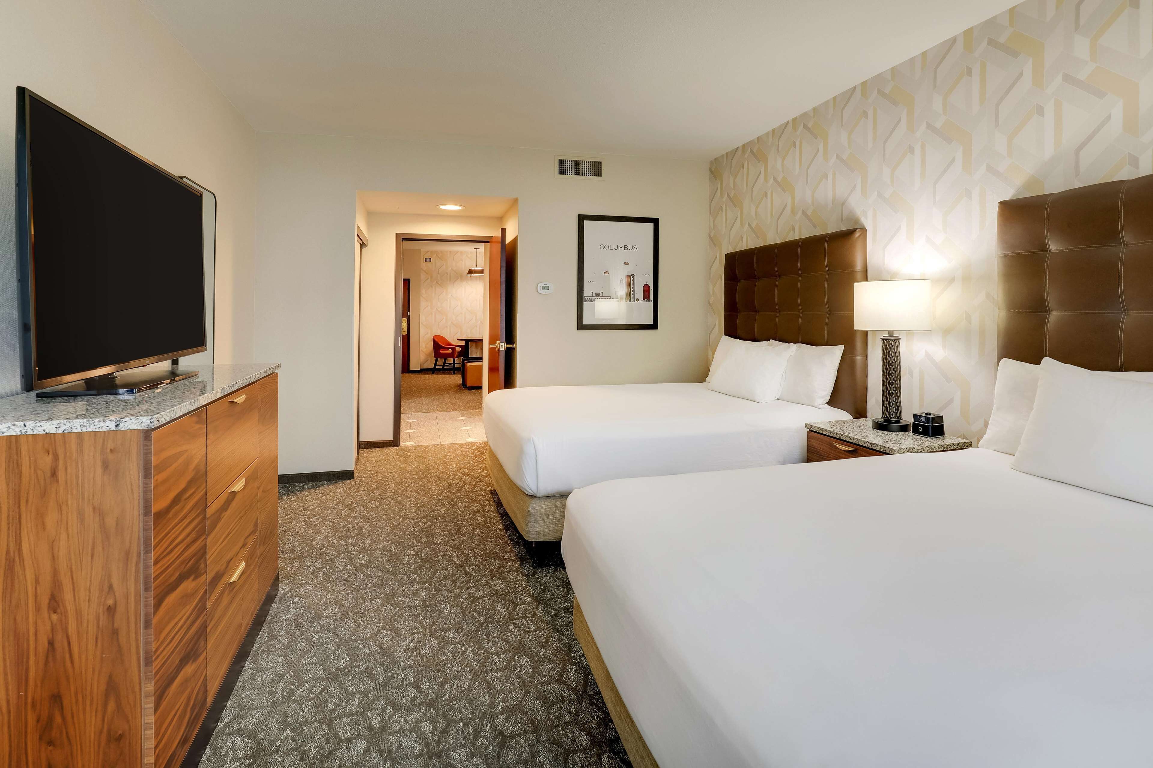 1 bedroom, pillow-top beds, desk, laptop workspace