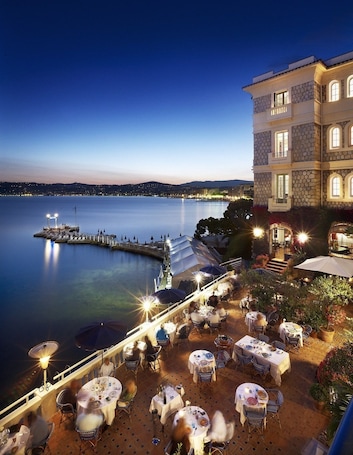 Exterior. Hotel Belles Rives