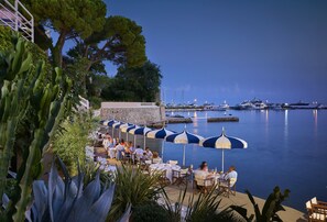 2 restaurants, lunch, dinner served; Mediterranean cuisine