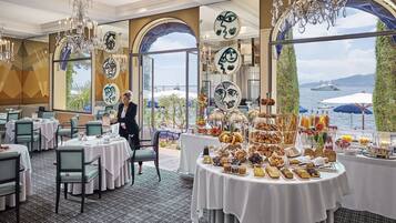 Daily buffet breakfast (EUR 55 per person)