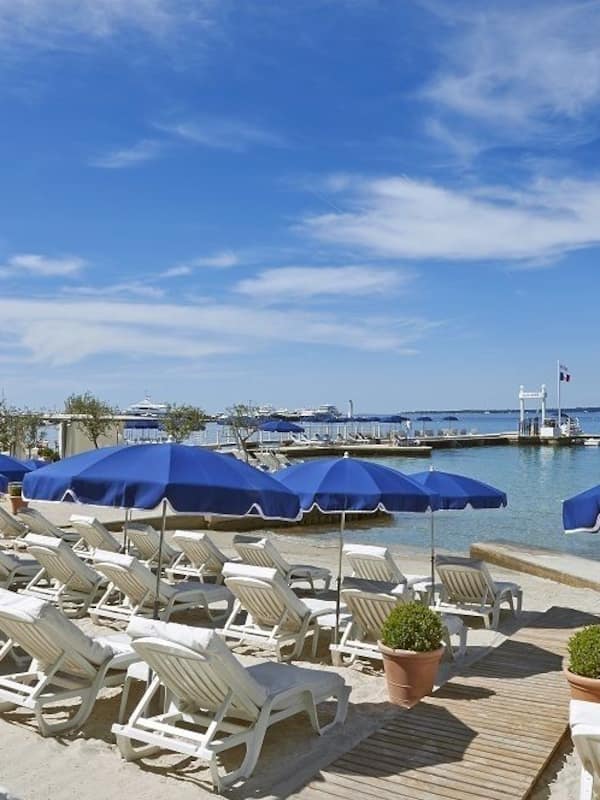 Private beach, beach cabanas, sun loungers, beach umbrellas