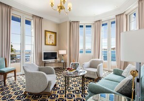 Suite, Sea View | Premium bedding, minibar, in-room safe, desk - Hotel Belles Rives (Antibes)