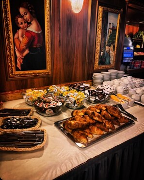 Kontinental frokost hver dag (EUR 10 per person)