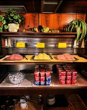 Daily continental breakfast (EUR 10 per person)