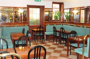 Bar (on property) - Hotel Diana (Venice)