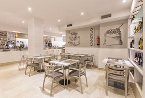 Daily buffet breakfast (EUR 7.5 per person)