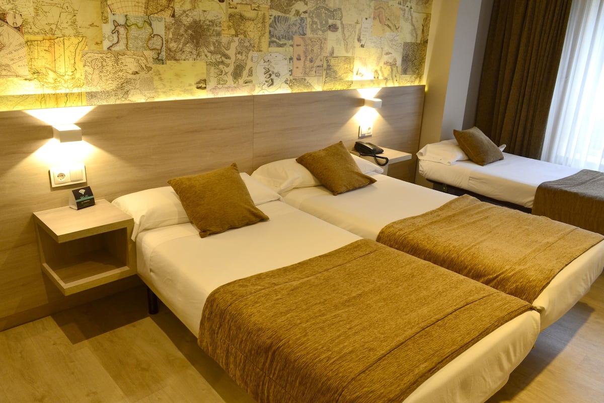 Ropa de cama de alta calidad y escritorio