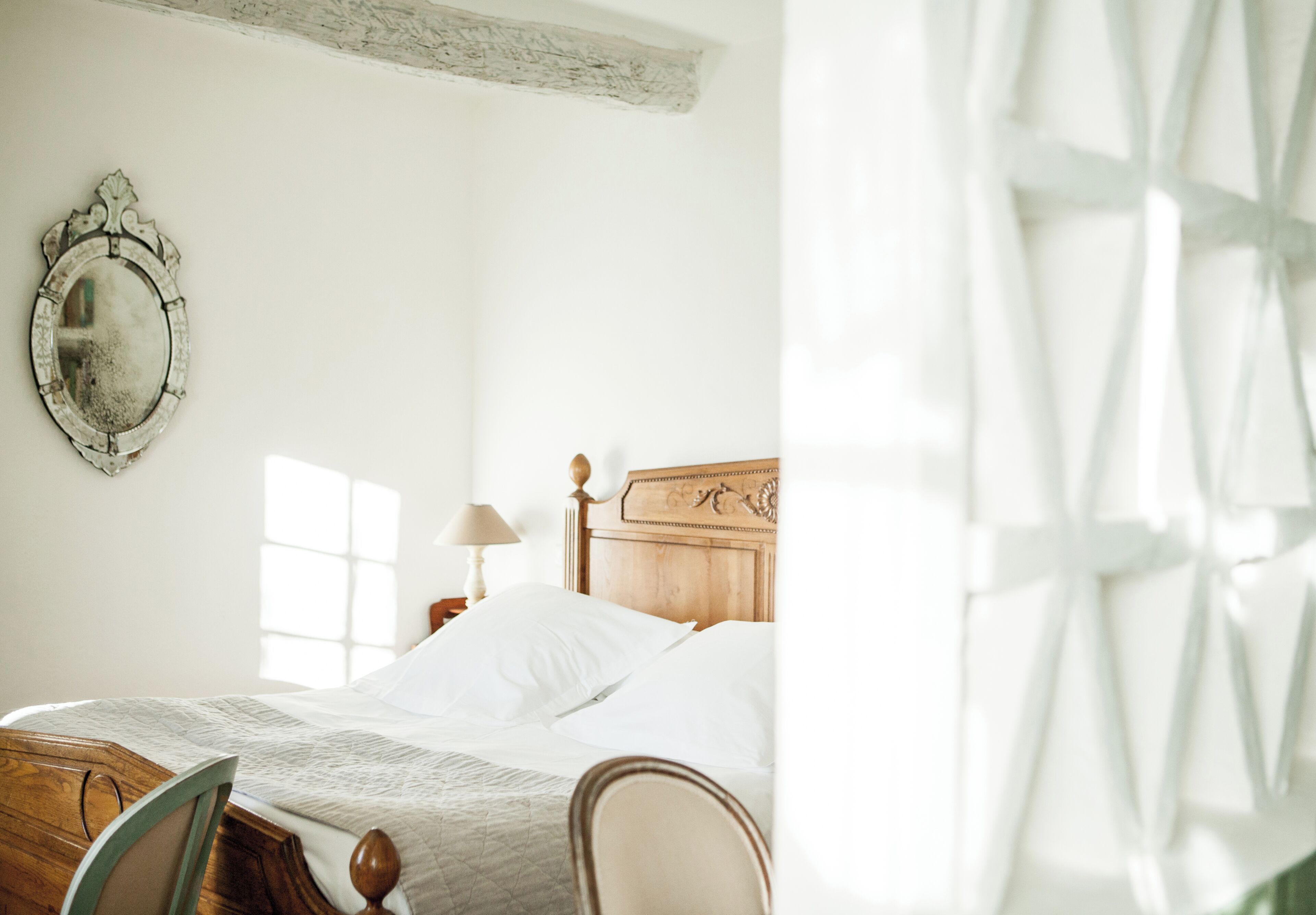 Ropa de cama de alta calidad, minibar, caja fuerte y escritorio