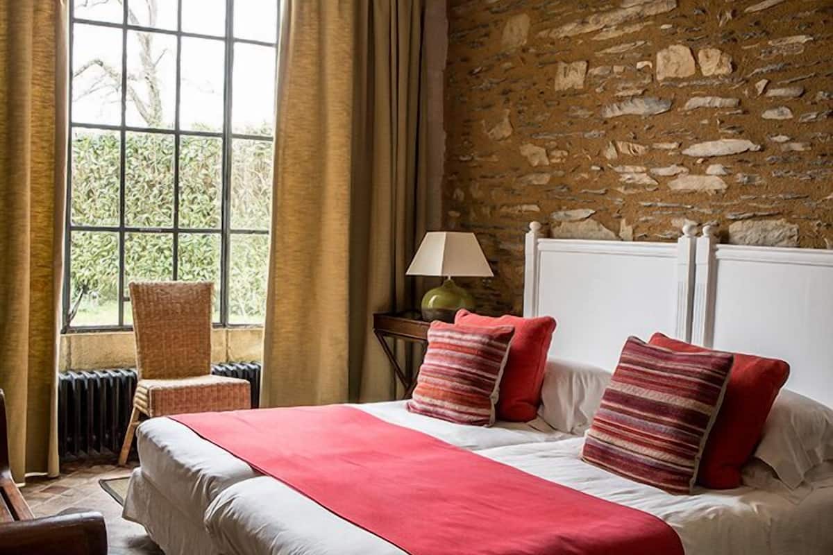 family apartment, 3 bedrooms | 3 bedrooms, in-room safe, desk, soundproofing