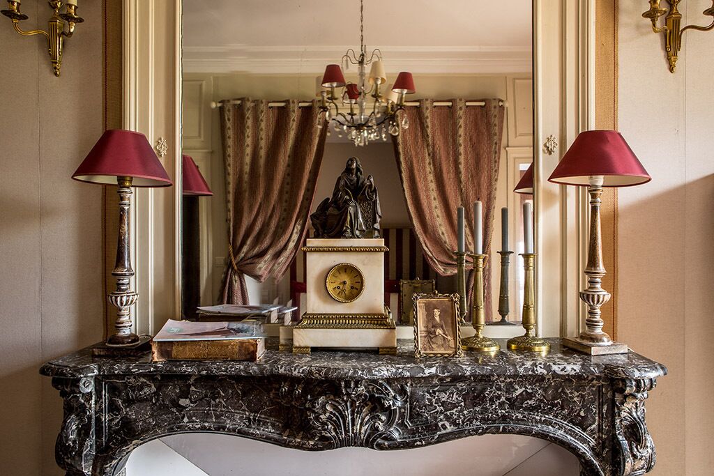 deluxe double or twin room | living room | tv