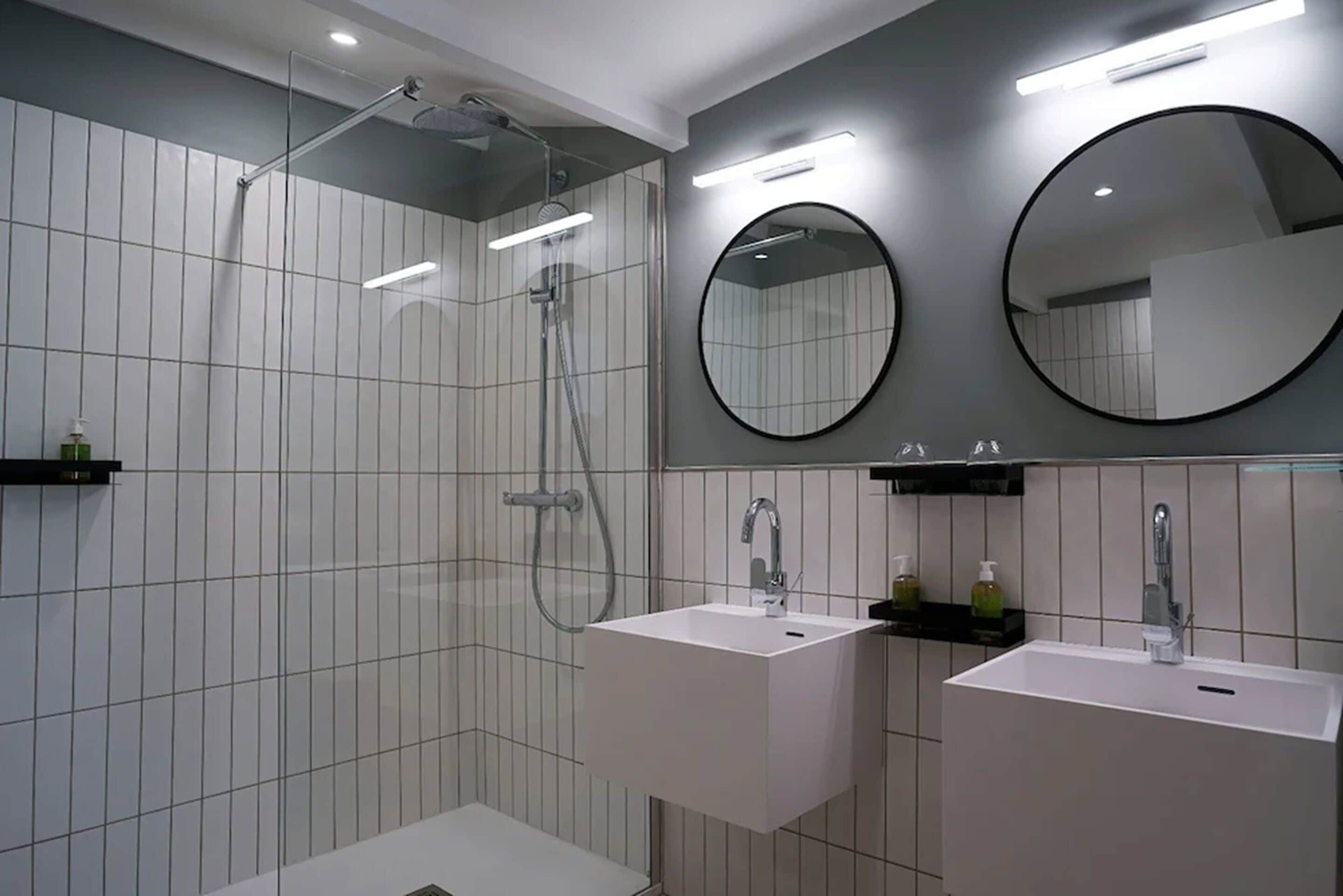 junior suite | bathroom | hair dryer, towels