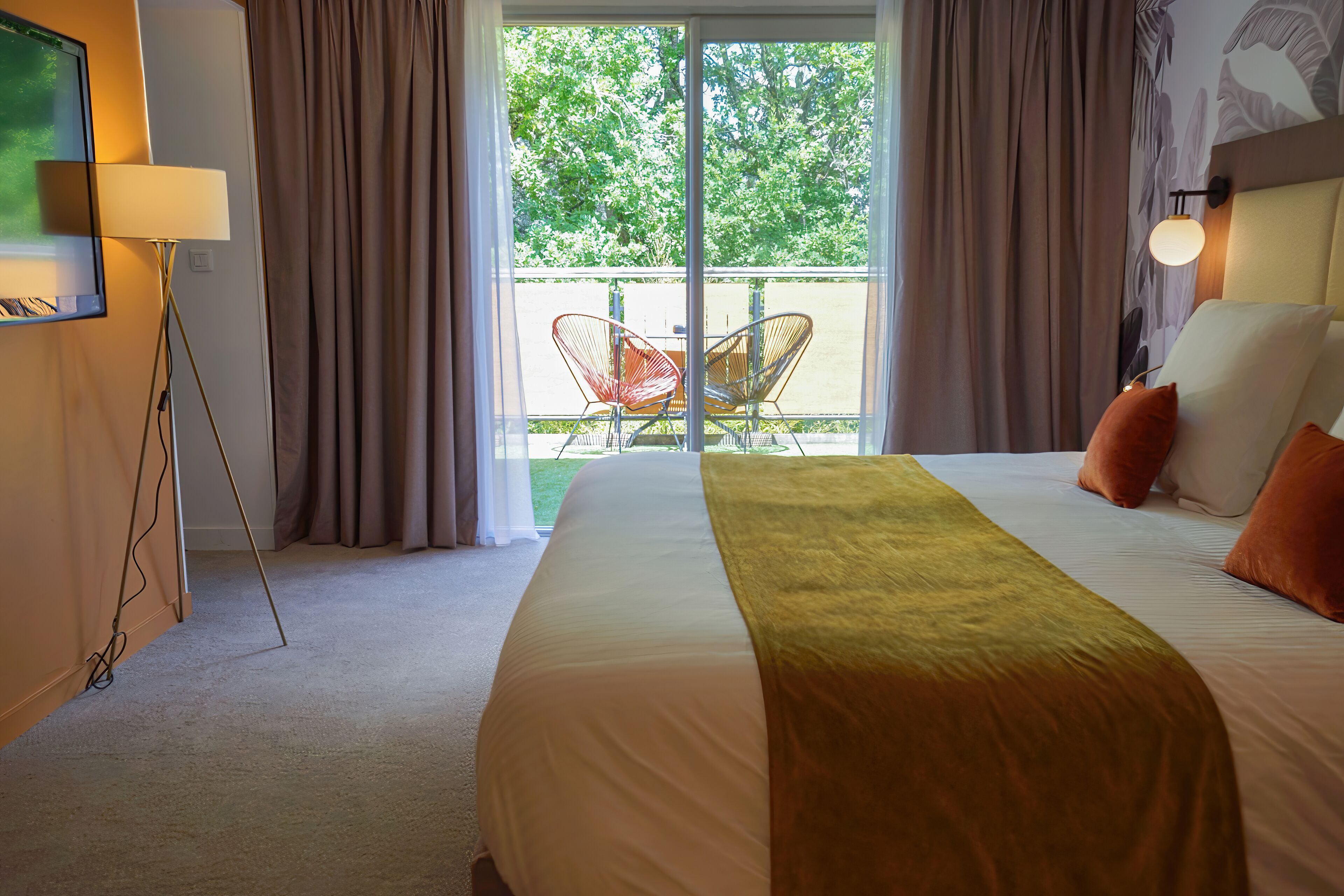 junior suite | 1 bedroom, laptop workspace, blackout curtains, iron/ironing board