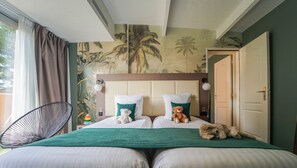 Family Room - 2 connecting Superior rooms | Laptop workspace, blackout drapes, iron/ironing board - Quintessia Resort (Orvault)