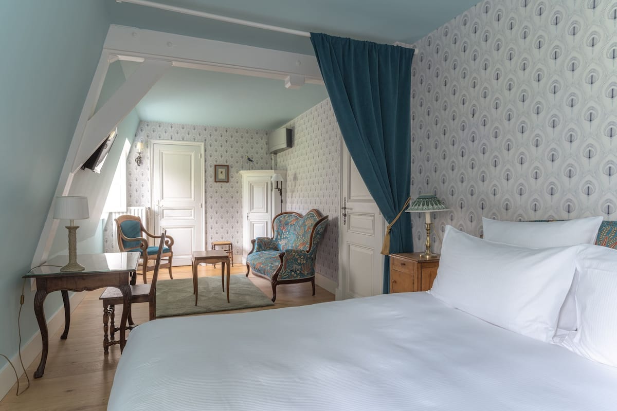 Chambre supérieure double | Literie de qualité, bureau, accès au Wi-Fi (inclus), literie fournie