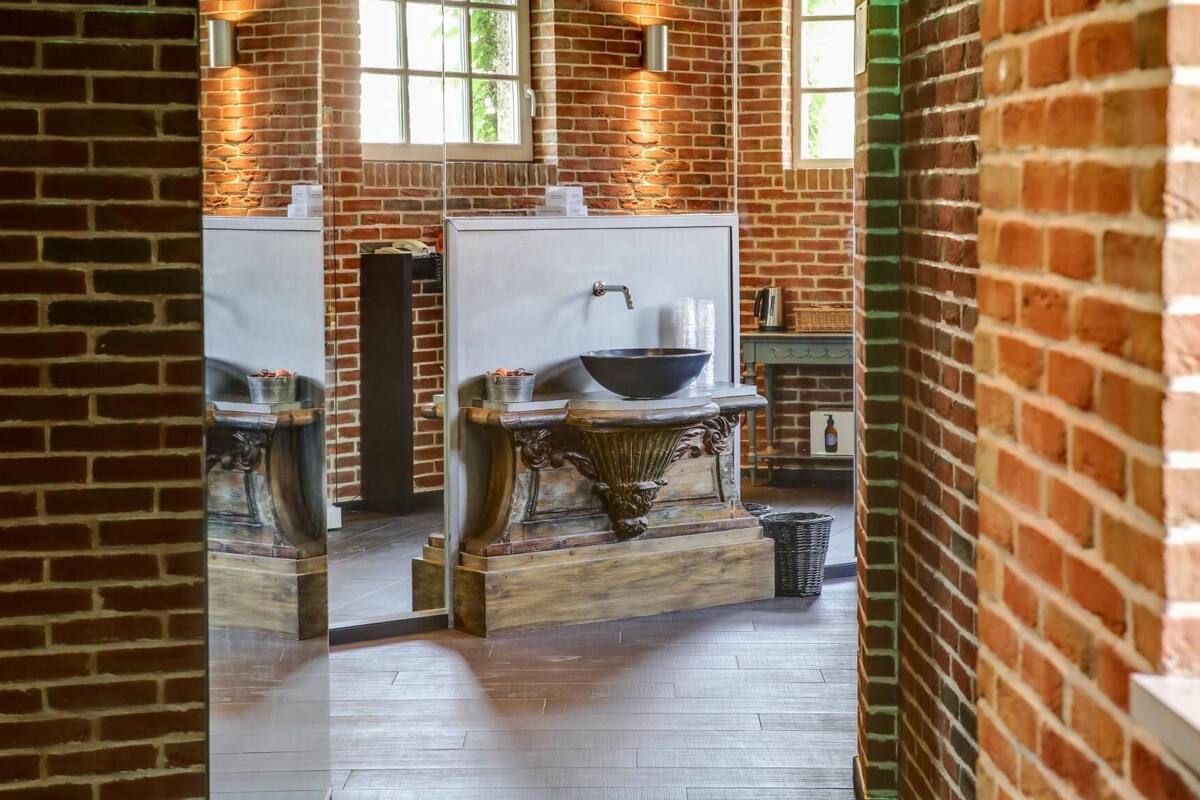 couples treatment room(s), sauna, hot tub, turkish bath/hammam