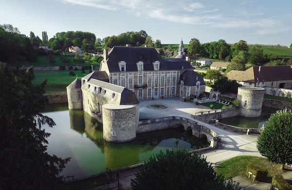 Le Château D Etoges - Marne