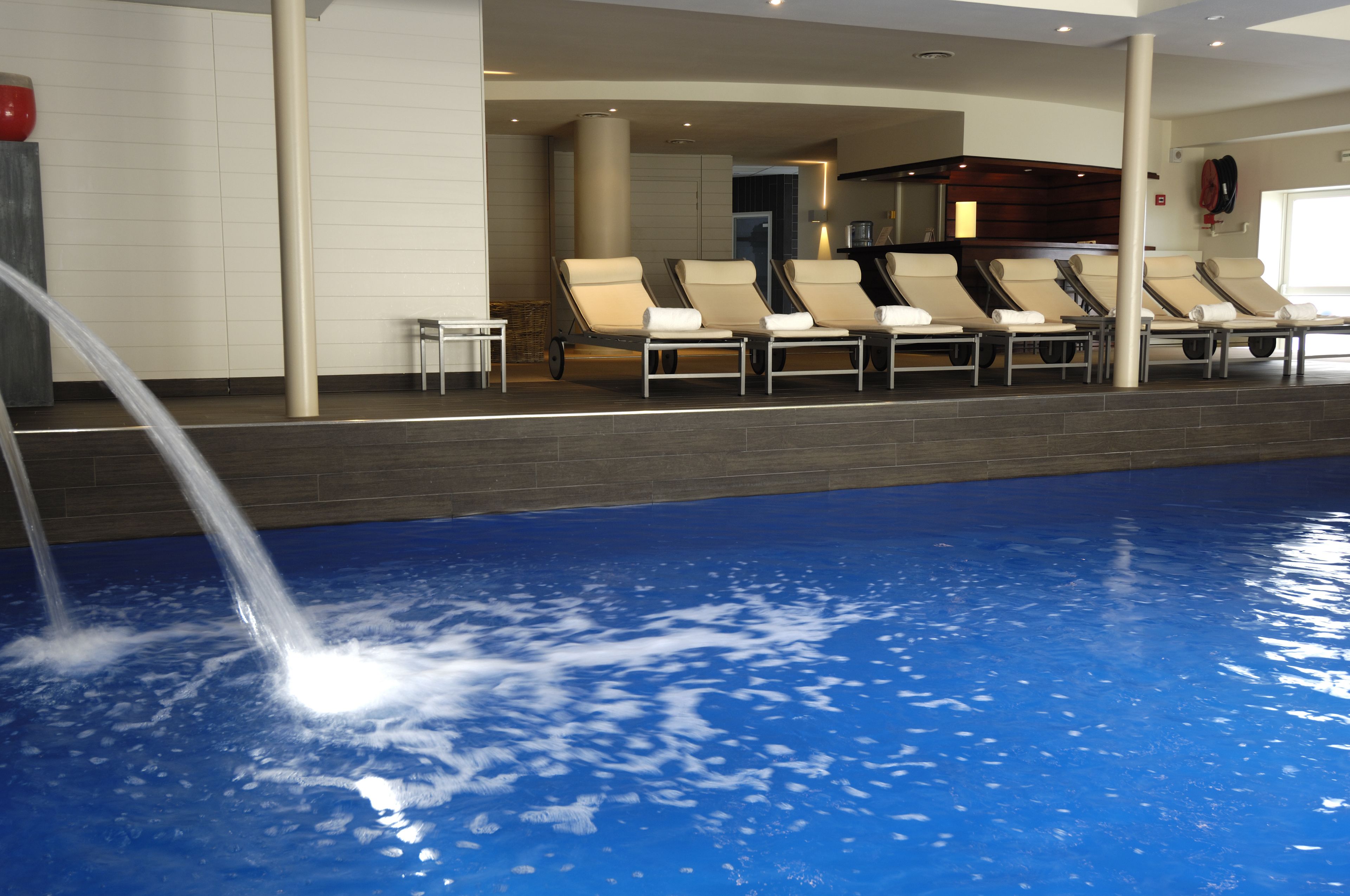 hot tub, steam room, body treatments, body wraps, body scrubs, facials